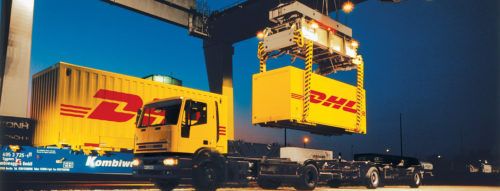 DHL Container werden verladen