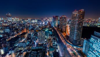 Berlin trifft Tokyo: Bürgermeister Kai Wegner besucht Fujitsu und fördert internationale Zusammenarbeit