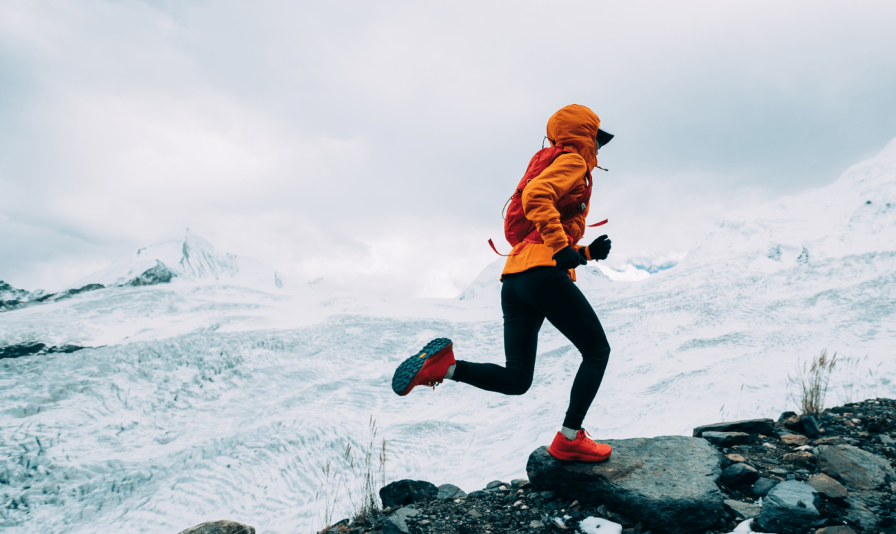 Die Illusion von Agilität - Person joggt durch Schneelandschaft